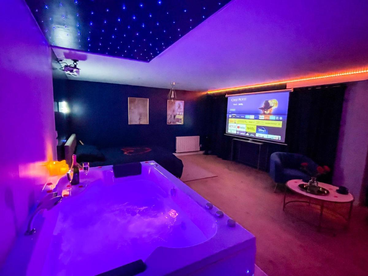 Spa sous les étoiles - Cinéma - Netflix - Parking - Gare Amiens Exterior foto